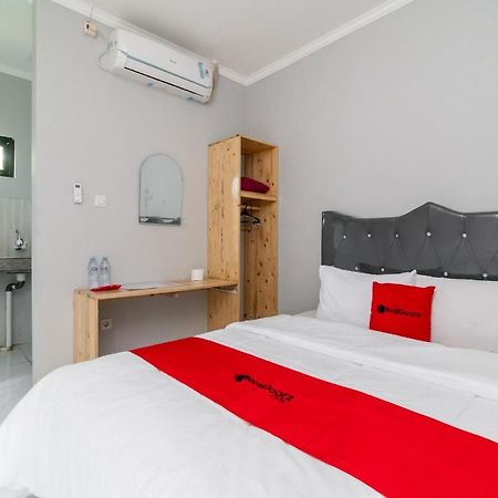 Reddoorz Plus Near Jungeland Sentul Bogor Extérieur photo