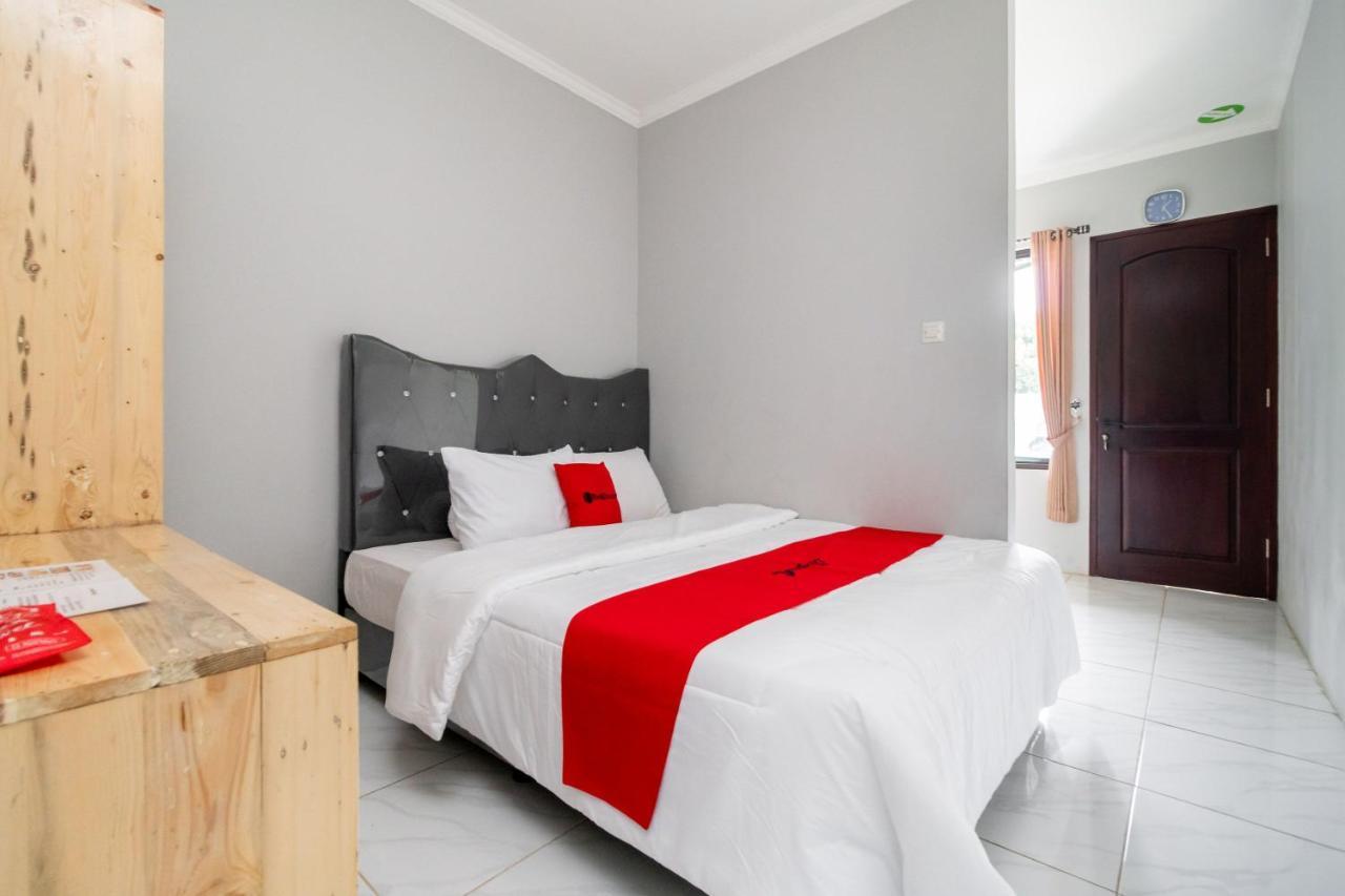 Reddoorz Plus Near Jungeland Sentul Bogor Extérieur photo